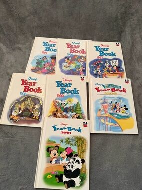 Disney's year books 1995-2001  Hard cover  story books Lot Of 6